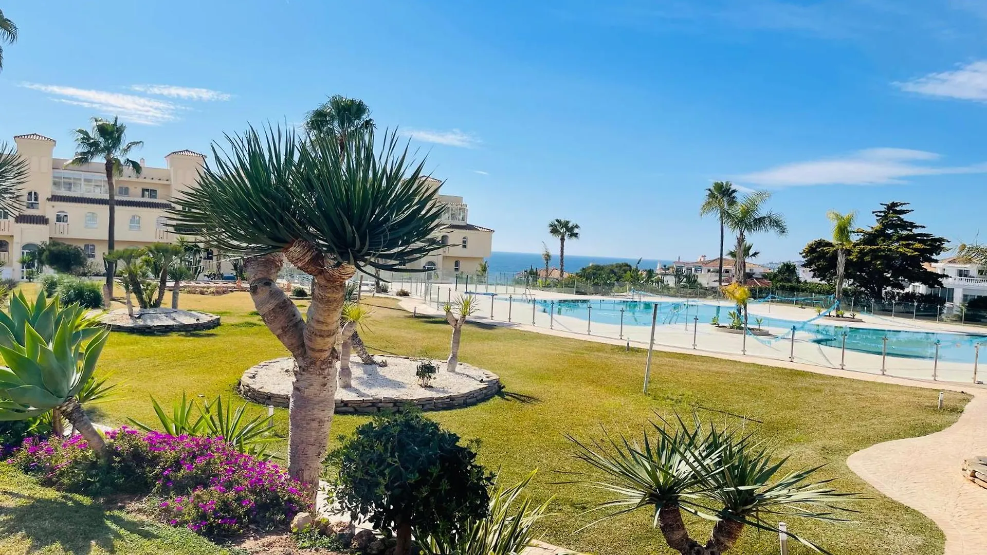 La Cala Gorgeous 2 Bedroom Apartment With Stunning Gardens, Pools And Sea Views El Faro