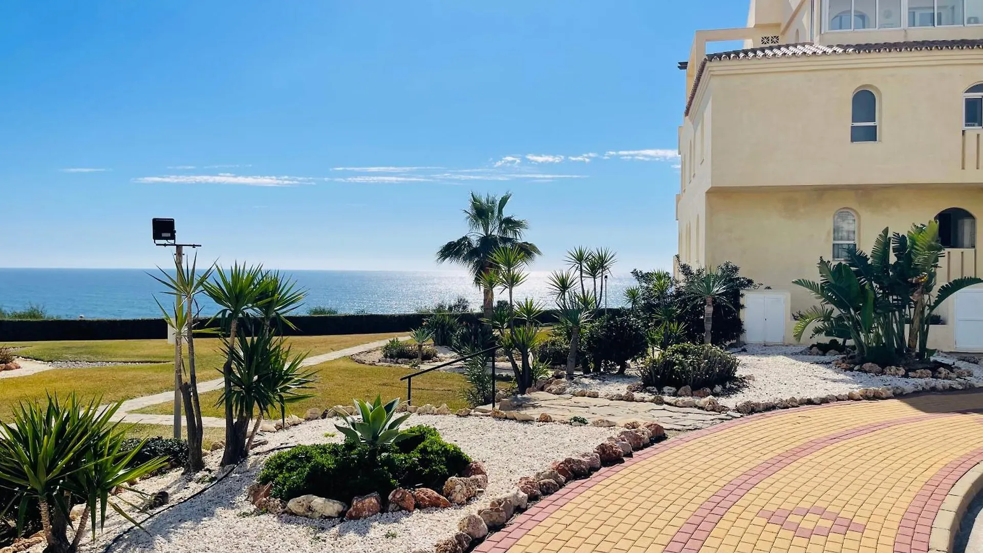 La Cala Gorgeous 2 Bedroom Apartment With Stunning Gardens, Pools And Sea Views El Faro