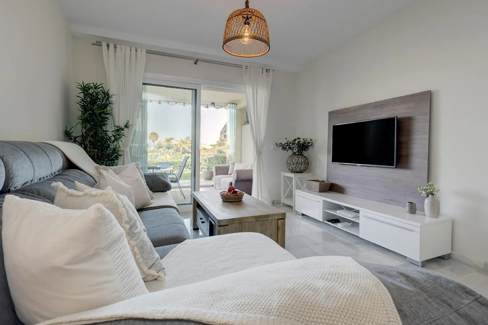 La Cala Gorgeous 2 Bedroom Apartment With Stunning Gardens, Pools And Sea Views El Faro